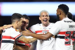 Jogadores do São Paulo comemoram gol contra o Mirassol (foto: Paulo Pinto / São Paulo FC)