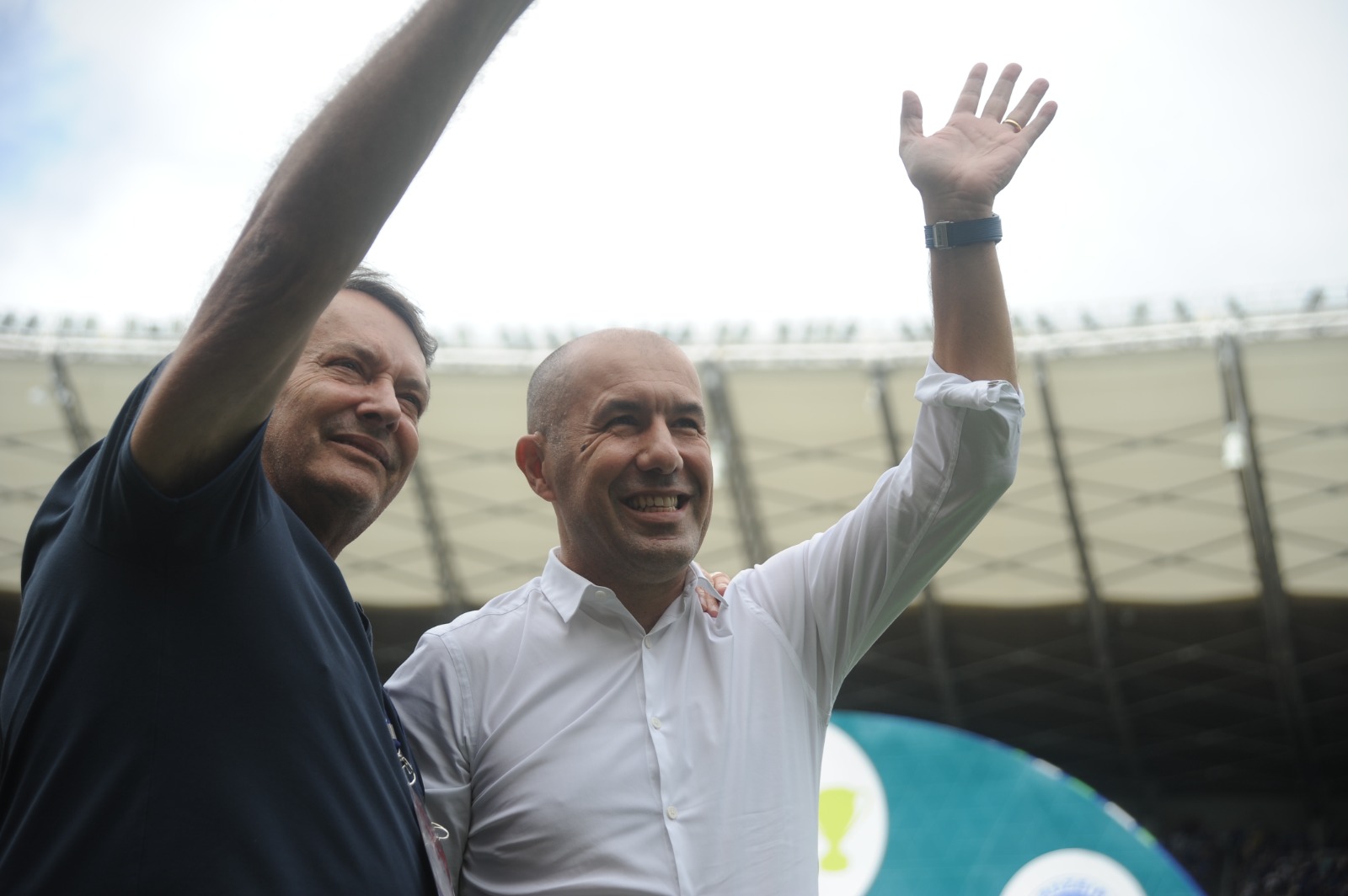 Pedro Lourenço apresentou o técnico Leonardo Jardim à torcida do Cruzeiro no Mineirão - (foto: Alexandre Guzanshe/EM/D.A Press)