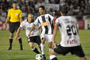 Magno Alves em campo pelo Atlético em agosto de 2011 (foto: Pedro Vilela)