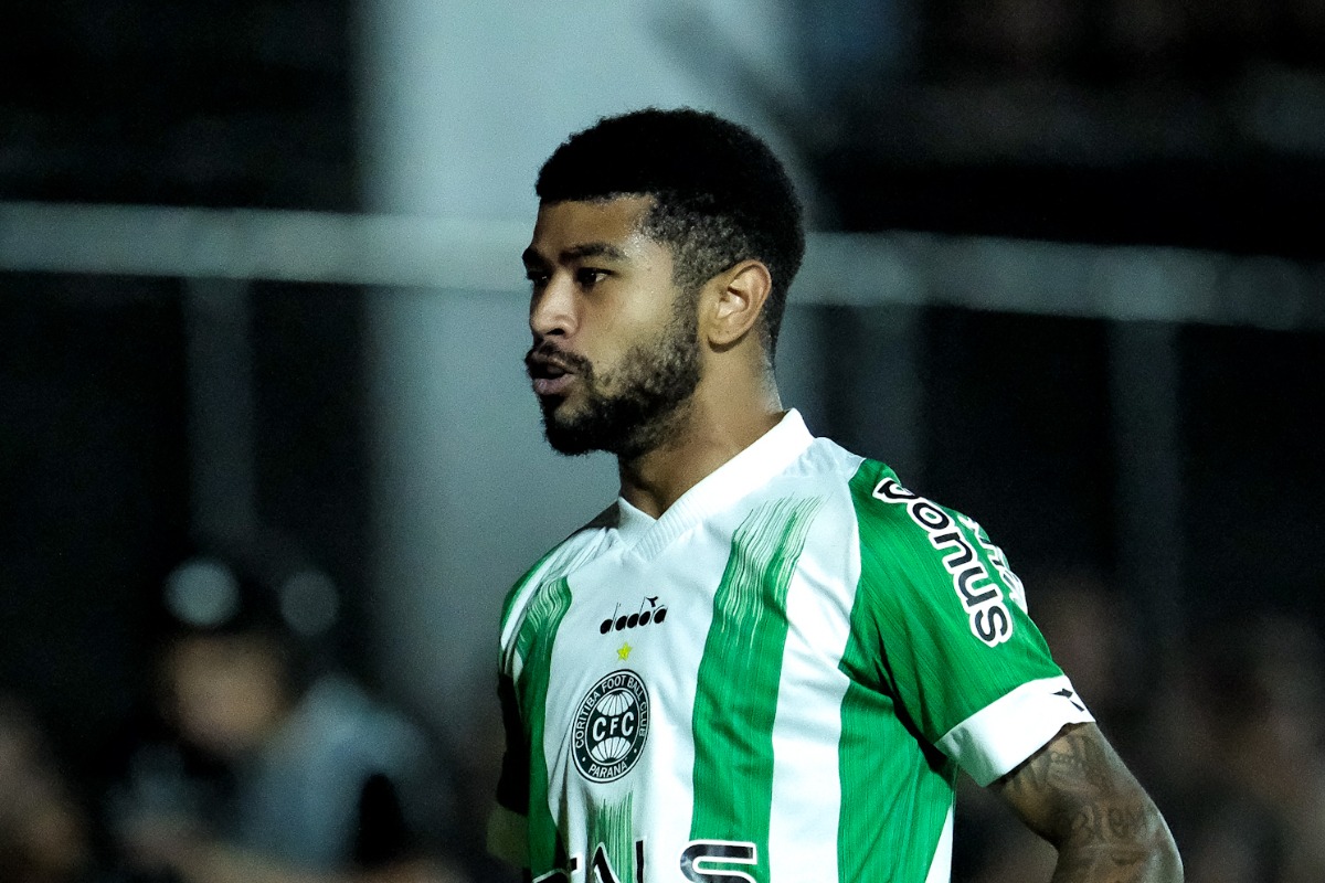 Lucas Ronier, atacante do Coritiba que despertou interesse do Cruzeiro (foto:  Gabriel Thá / Coritiba)