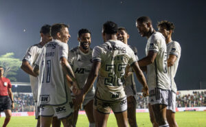 Jogadores do Atlético em comemoração de gol de Rony sobre o Tocantinópolis (foto: Pedro Souza/Atlético)