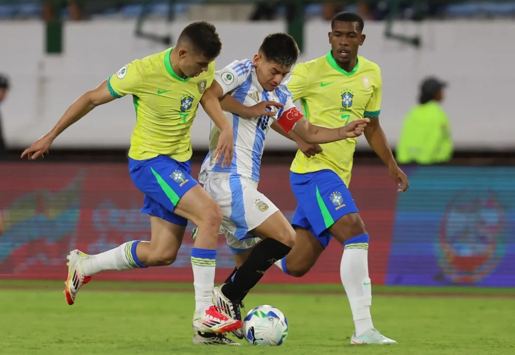 Brasil e Argentina empataram (foto: AFP)