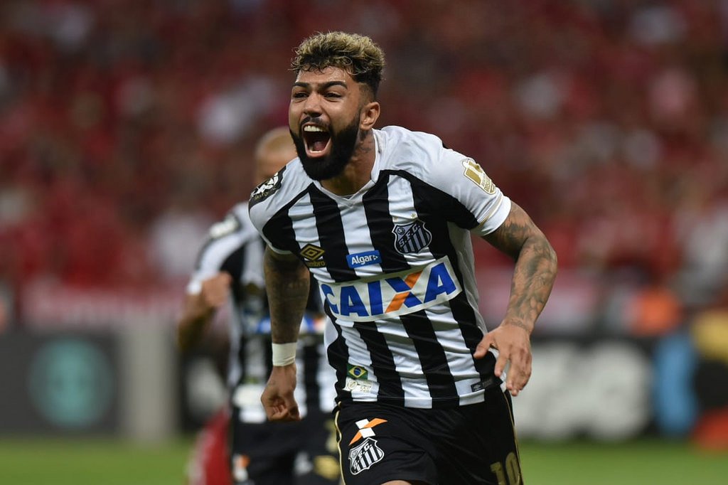 Gabigol com a camisa do Santos - (foto: Divulgação/Santos)