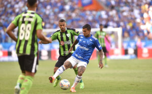 Cruzeiro e América em jogo de ida da semifinal do Mineiro (foto: Ramon Lisboa/EM/D.A Press)