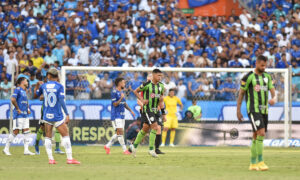 Cruzeiro e América empataram por 1 a 1 no Mineirão (foto: Ramon Lisboa/EM/D.A Press)