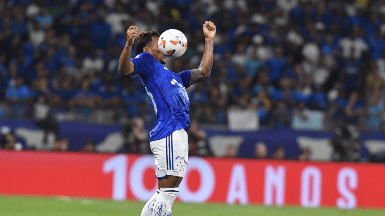 Atacante Gabriel Veron em ação pelo Cruzeiro (foto: Alexandre Guzanshe/EM/D.A Press)