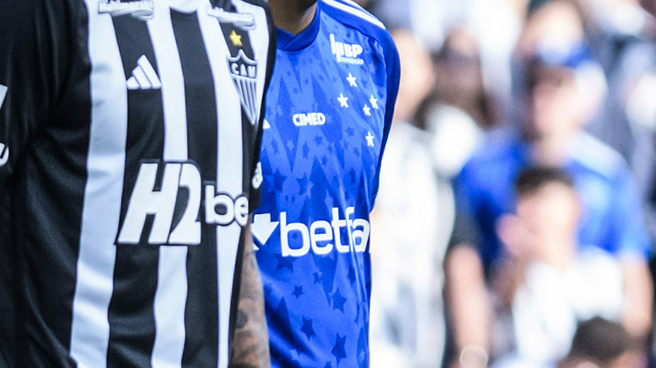 Uniformes de Cruzeiro e Atlético (foto: Gustavo Aleixo/Cruzeiro)