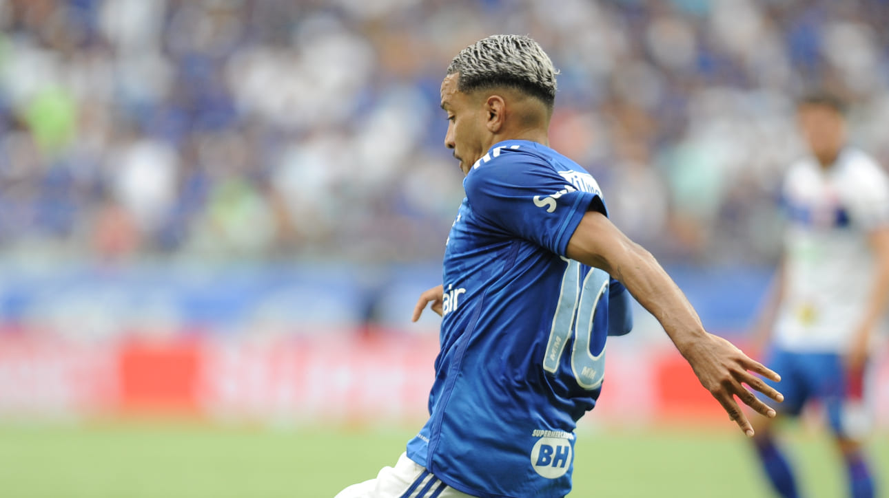 Matheus Pereira, meio-campista do Cruzeiro, em campo (foto: Alexandre Guzanshe/EM/D.A Press)