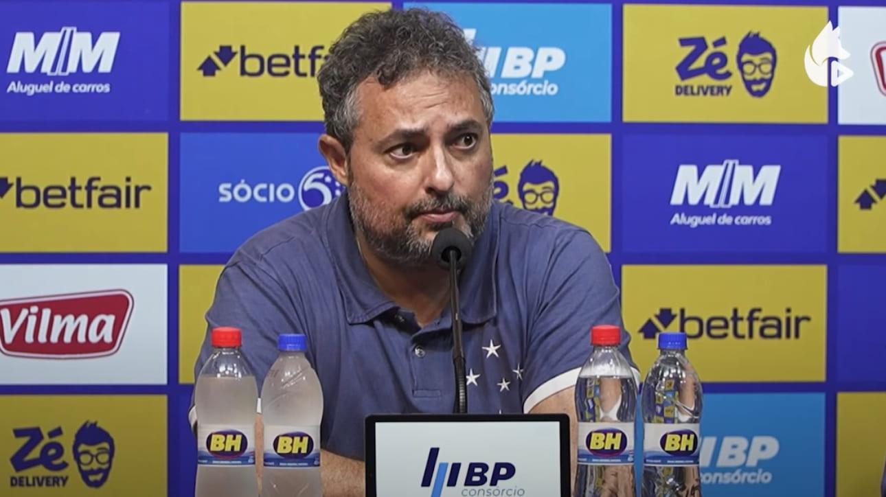 Alexandre Mattos, CEO de futebol do Cruzeiro, em coletiva (foto: Reprodução/TV Cruzeiro)