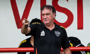 Cuca durante vitória do Atlético sobre o Villa Nova (foto: Pedro Souza/Atlético)