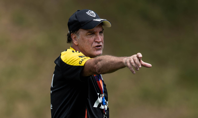 Cuca durante treino do Atlético na Cidade do Galo (foto: Pedro Souza/Atlético)