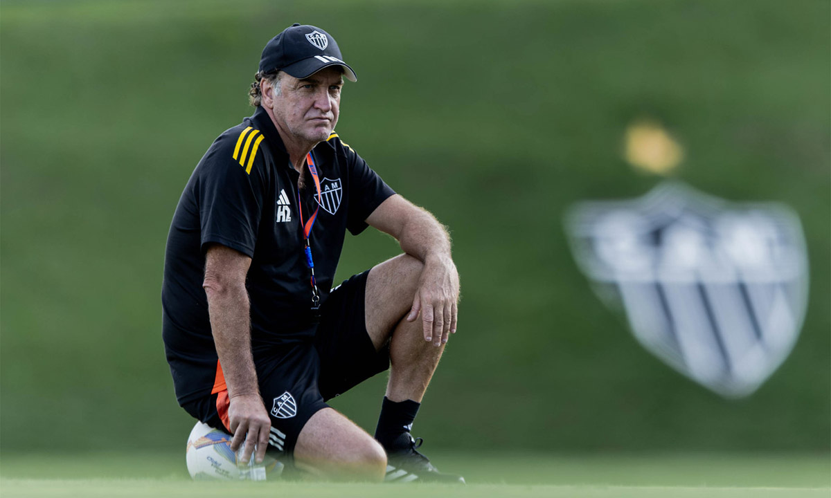 Técnico Cuca não poderá contar com Júnior Santos na semifinal do Mineiro (foto: Pedro Souza / Atlético)