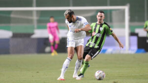 Fabrício Bruno, zagueiro do Cruzeiro, em confronto com América (foto: Alexandre Guzanshe/EM D.A Press)