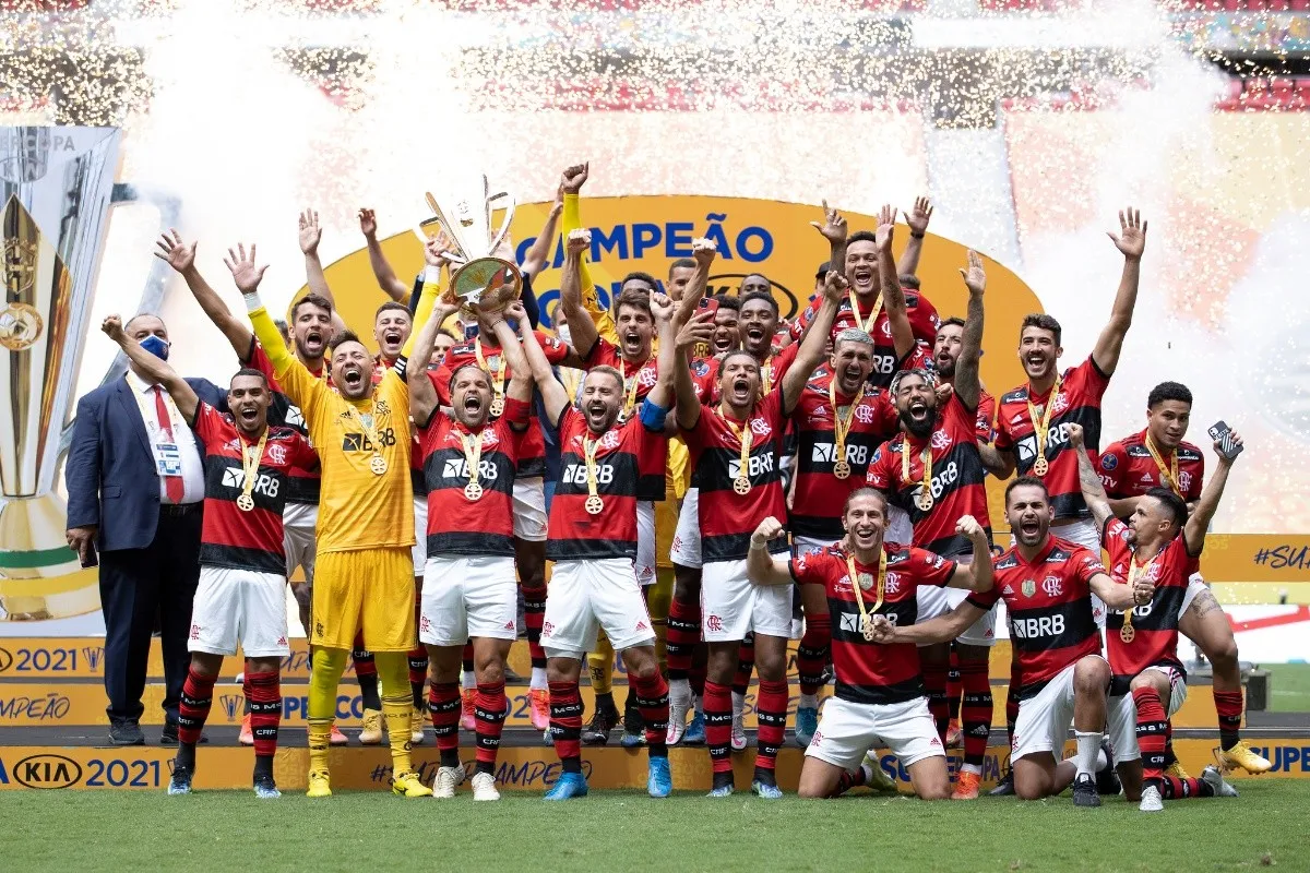 Flamengo comemorando o título da Supercopa do Brasil de 2021 (foto: Lucas Figueiredo/CBF)