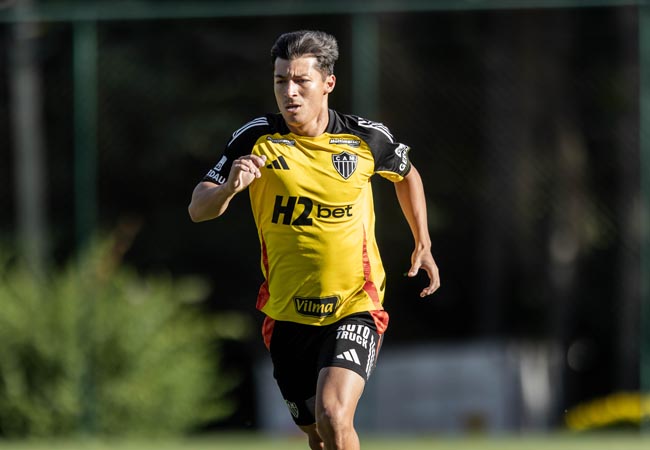 Alan Franco, volante do Atlético, em treino na Cidade do Galo (foto: Pedro Souza / Atlético)