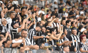 Torcida do Atlético no jogo contra o Itabirito no Mineirão (foto: Ramon Lisboa/EM/D.A Press)