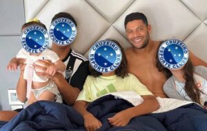 Meme de Hulk com Cruzeiro (foto: Reprodução)