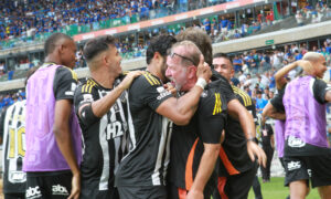 Jogadores do Atlético comemoram gol sobre o Cruzeiro (foto: Edesio Ferreira/EM/DA.Press)