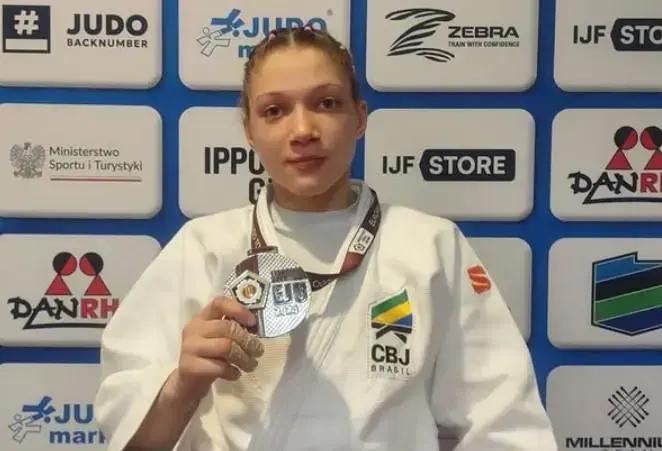 a prodígio Clarice Ribeiro conquista prata em competição internacional na Polônia