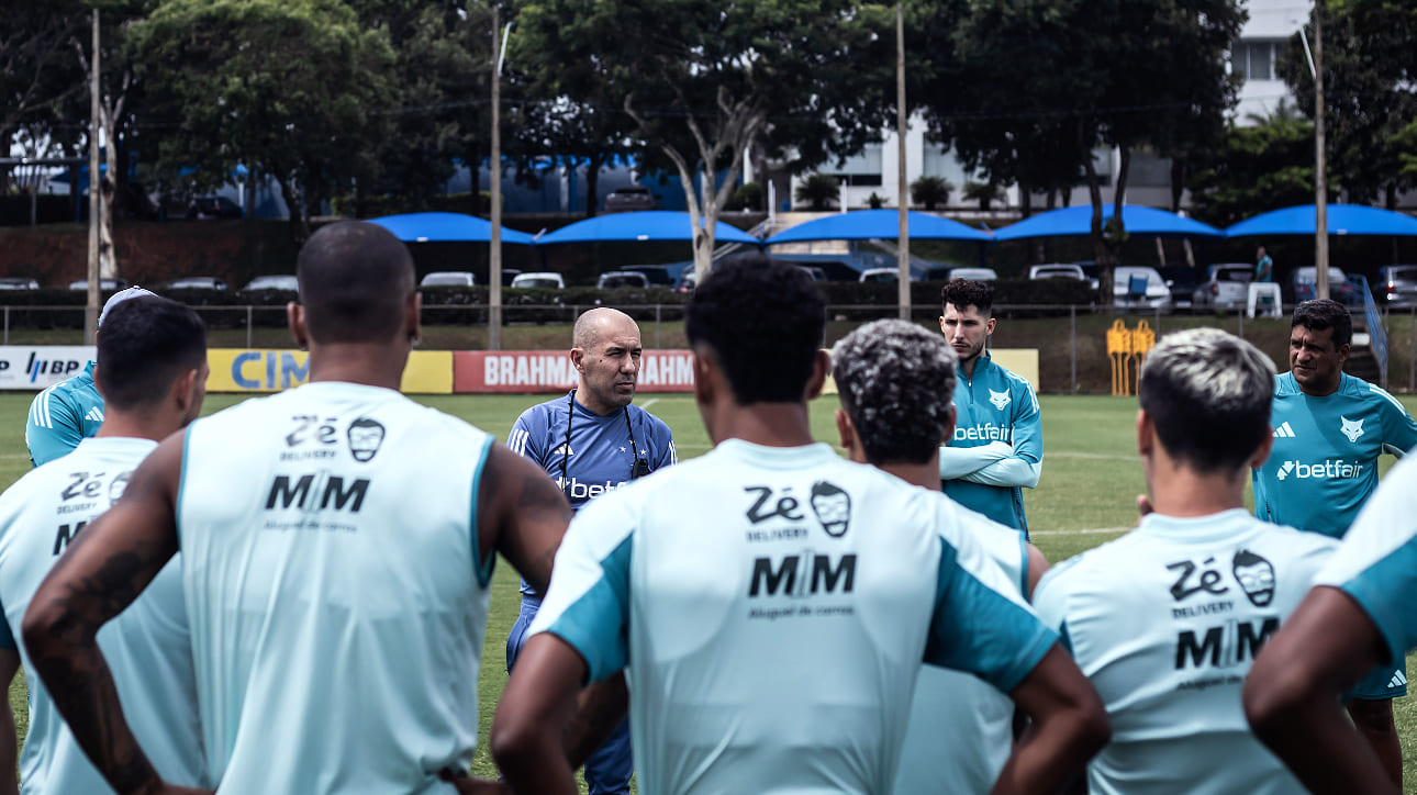 Leonardo Jardim no primeiro treino como técnico do Cruzeiro (foto: Gustavo Aleixo/Cruzeiro)