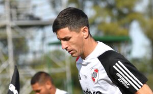 Nacho Fernández de perfil durante treino do River Plate (foto: Divulgação/River Plate)