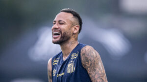 Neymar durante treino do Santos nesta terça-feira (18/2) (foto: Raul Baretta/Santos FC)