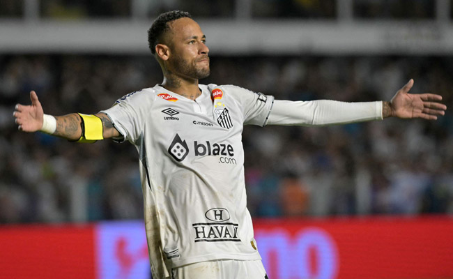 Neymar reestreou pelo Santos em empate com o Botafogo-SP, na Vila Belmiro (foto: NELSON ALMEIDA/AFP)