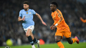 Vini Jr. em campo pelo City x Real Madrid (foto: Paul Ellis/AFP)