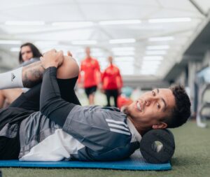 Roberto Firmino em treino do Al-Ahli (foto: Al-Ahli/Divulgação)