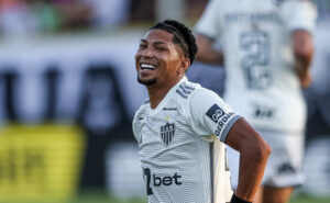 Rony sorri durante duelo entre Tocantinópolis e Atlético pela Copa do Brasil (foto: Pedro Souza/Atlético)