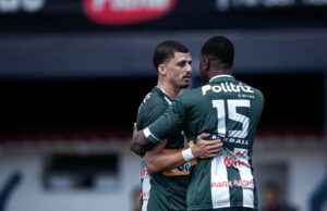 Jogadores do Uberlândia em campo (foto: Cris Mattos/FMF)