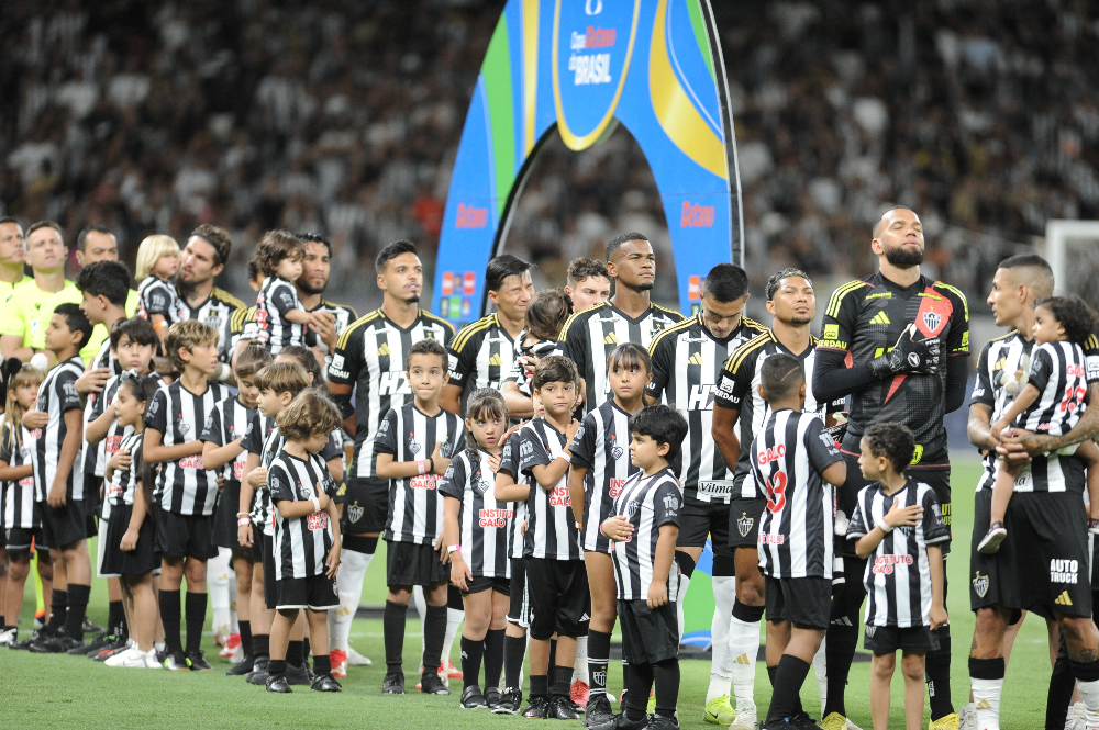 Jogadores do Atlético antes de jogo contra o Manaus, pela Copa do Brasil, no Mineirão (foto: Alexandre Guzanshe/EM/D.A Press)