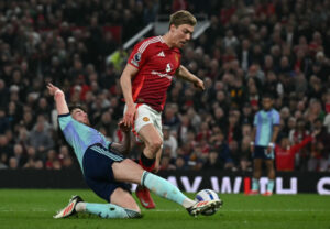 Manchester United e Arsenal ficam no empate no Old Trafford (foto: PAUL ELLIS/AFP)