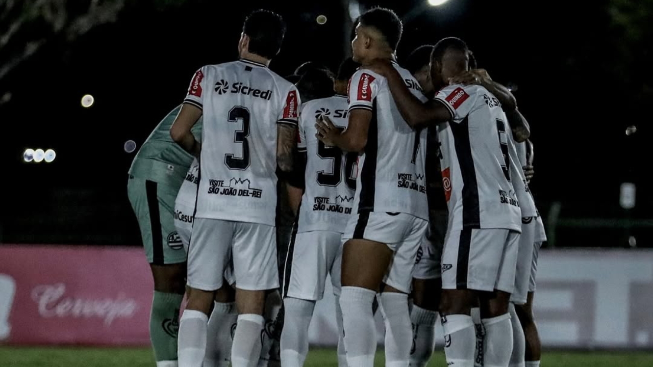 Time do Athletic reunido em campo (foto: Reprodução Instagram do Athletic)