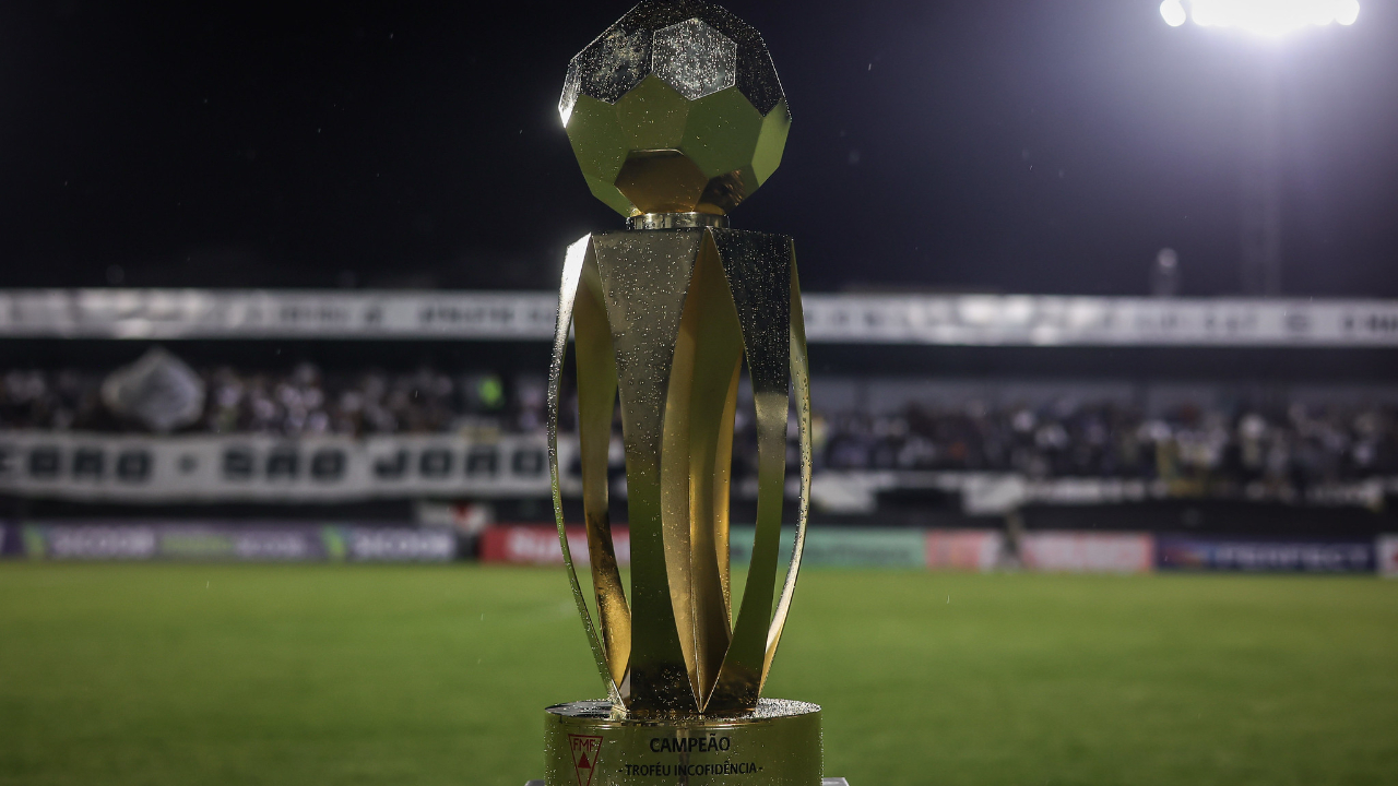 Taça do Troféu Inconfidência (foto: Cris Mattos / FMF)