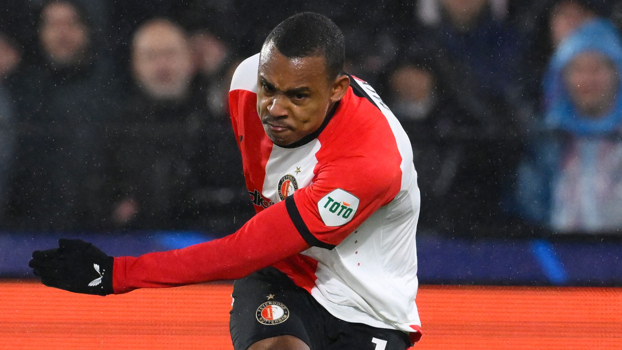 Igor Paixão em campo pelo Feyenoord (foto: JOHN THYS / AFP)