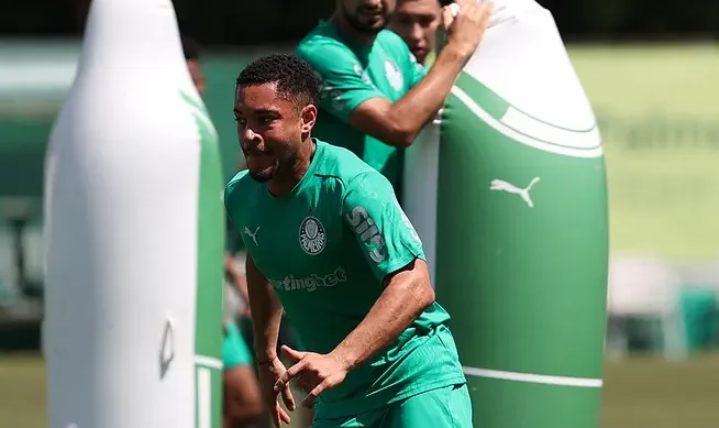 Vitor Roque em treino no Palmeiras (foto: Cesar Greco/Palmeiras)