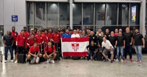 Delegação do Guarany de Bagé no Aeroporto de Porto Alegre (foto: Reprodução)