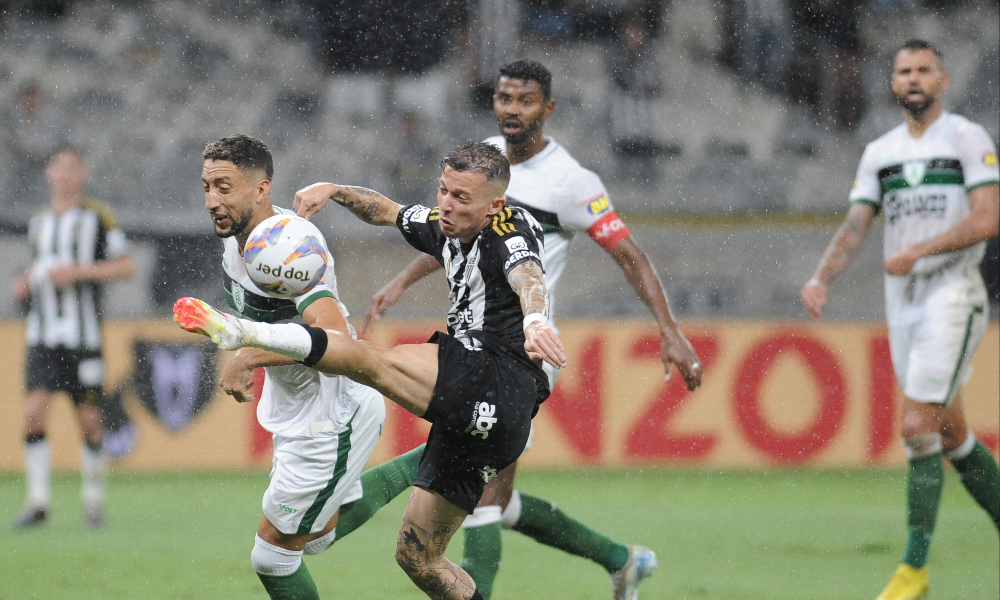 Bernard em ação em jogo entre Atlético e América (foto: Alexandre Guzanshe/EM/D.A Press)