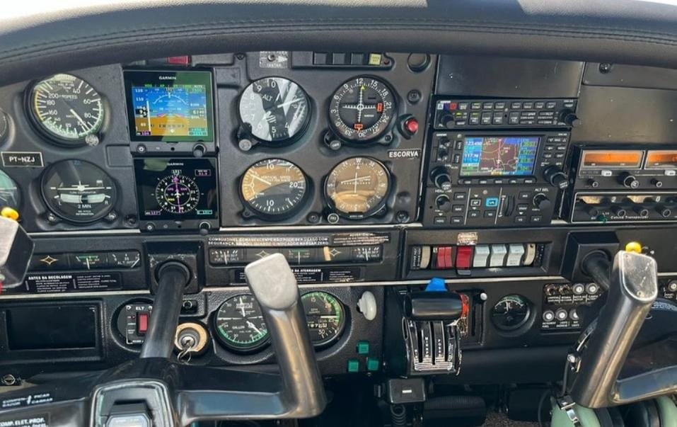 Painel de controle da aeronave do Boston City (foto: Boston City FC)