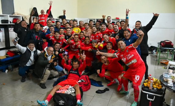 Jogadores do Cienciano celebram classificação na Copa Sul-Americana (foto: Reprodução/Instagram/Club Cienciano)