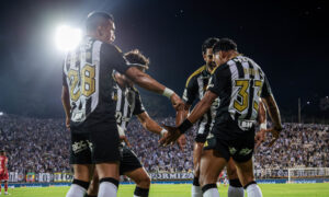 Jogadores do Atlético comemoram gol (foto: Pedro Souza/Atlético)