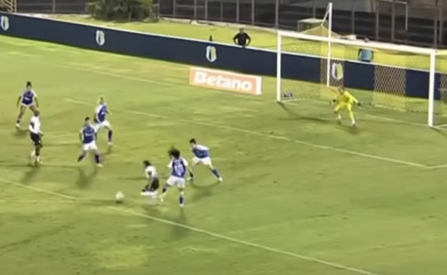 Limpia Fretes cometeu pênalti em Letícia na derrota do Cruzeiro para o Corinthians na Supercopa Feminina (foto: Reprodução)