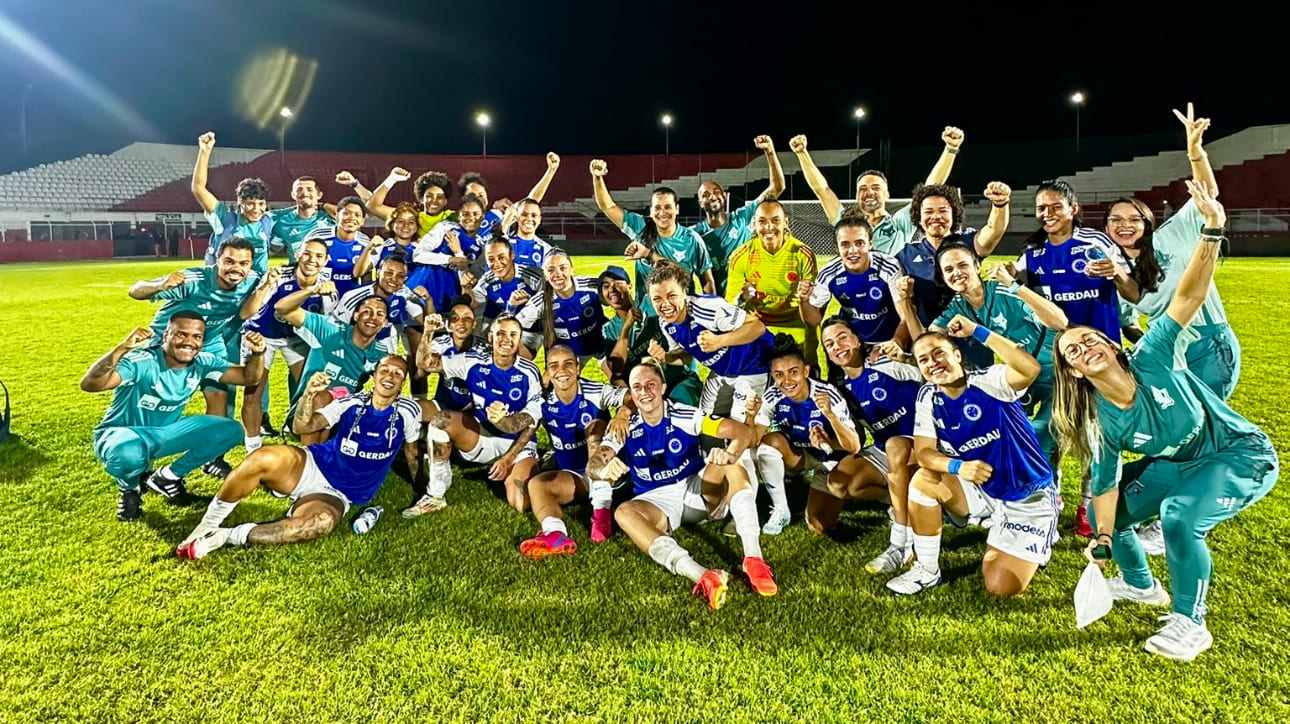 Jogadoras do Cruzeiro celebrando vitória sobre o Bahia, pelas quartas de final da Supercopa (foto: Reprodução/Cruzeiro)