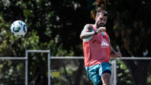 Lautaro Díaz, atacante do Cruzeiro, em treino na Toca da Raposa 2 (foto: Gustavo Aleixo/Cruzeiro)