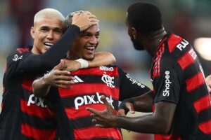 Jogadores do Flamengo comemorando (foto: Adriano Fontes/Flamengo)