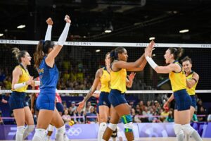 Jogadoras do Brasil comemoram no vôlei (foto: Leandro Couri/EM/D.A Press )