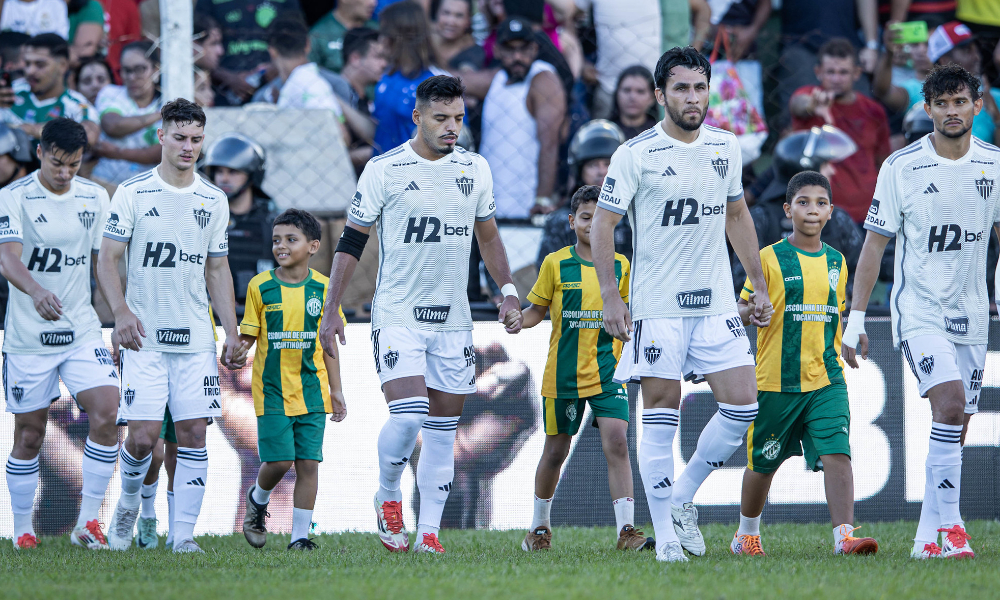 Jogadores do Atlético entrando em campo no jogo contra contra o Tocantinópolis (foto: Pedro Souza/Atlético)