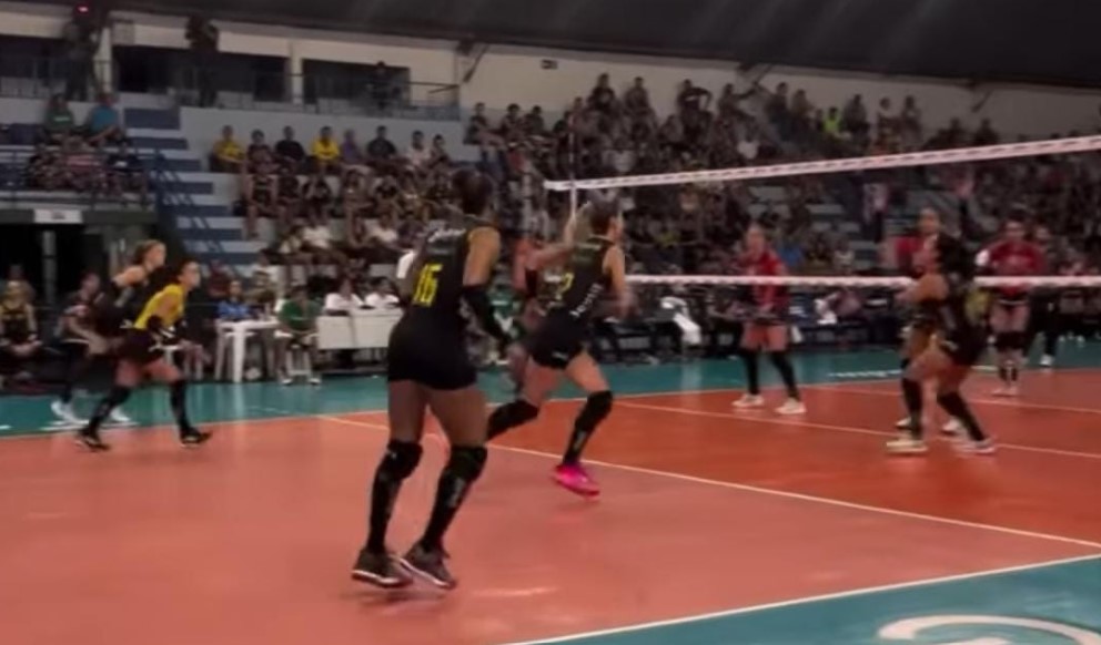 Dois lances do jogo entre Praia e Bauru foram destacados pela FIVB (foto: Reprodução/Instagram/Dentil/Praia Clube)