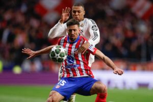 Lenglet, do Atlético de Madrid, e Mbappé, do Real Madrid (foto: Oscar DEL POZO CAÑAS / AFP)